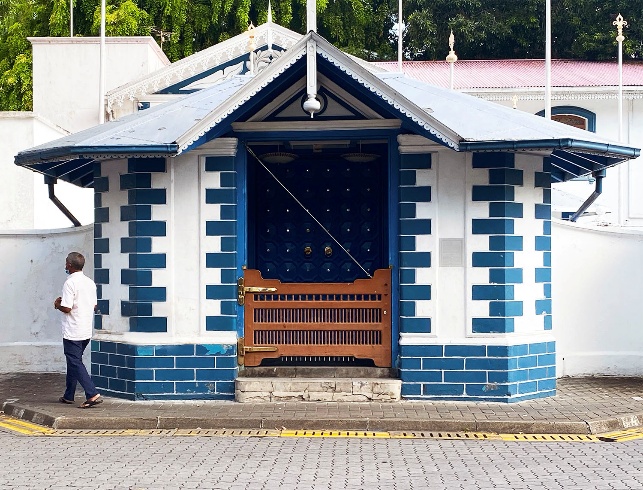 Medhuziyaaraiy entrance with white and blue blocks and traditional door